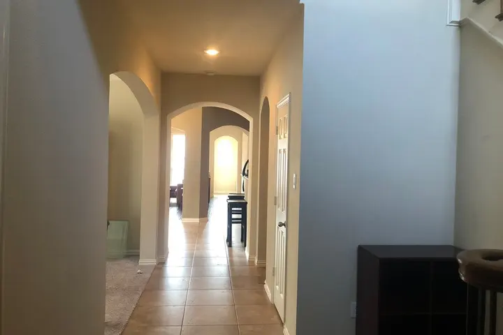 Arched hallway on the ground floor